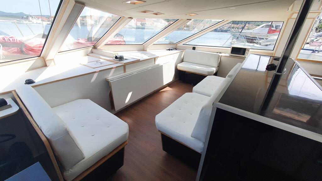 Catamaran UPWIND