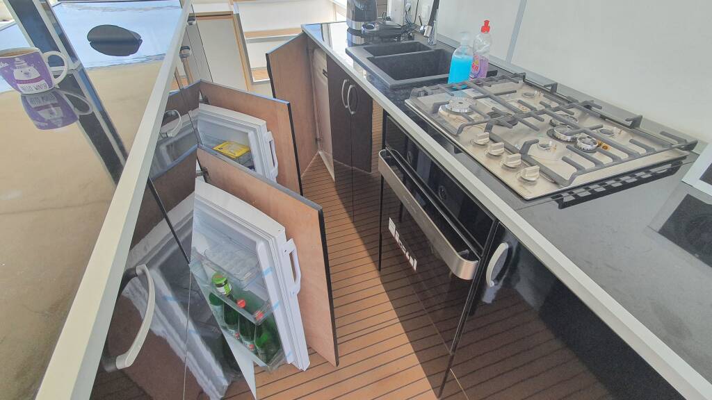 Catamaran UPWIND