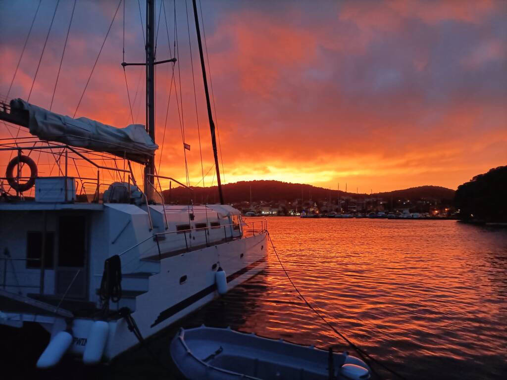 Catamaran UPWIND