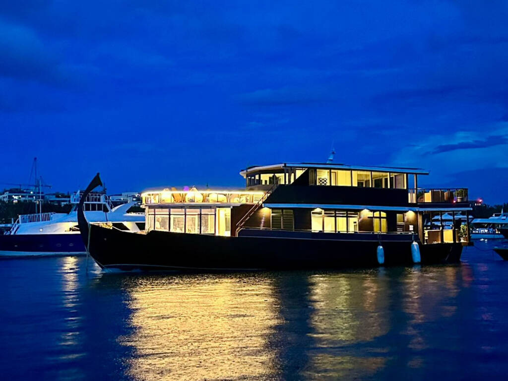 Custom build motoryacht Atoll Villa