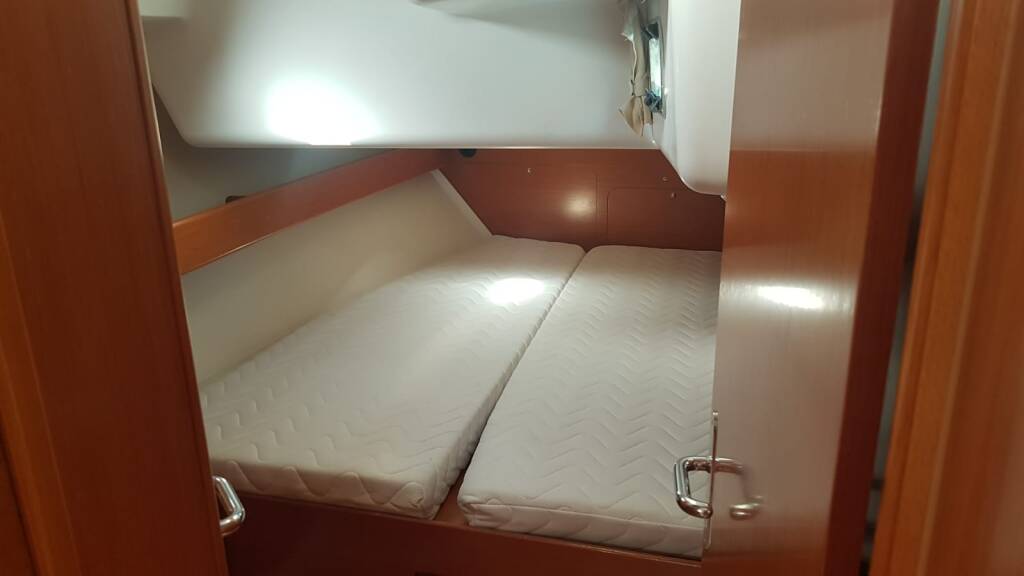 Cyclades 50.5 Nisyros