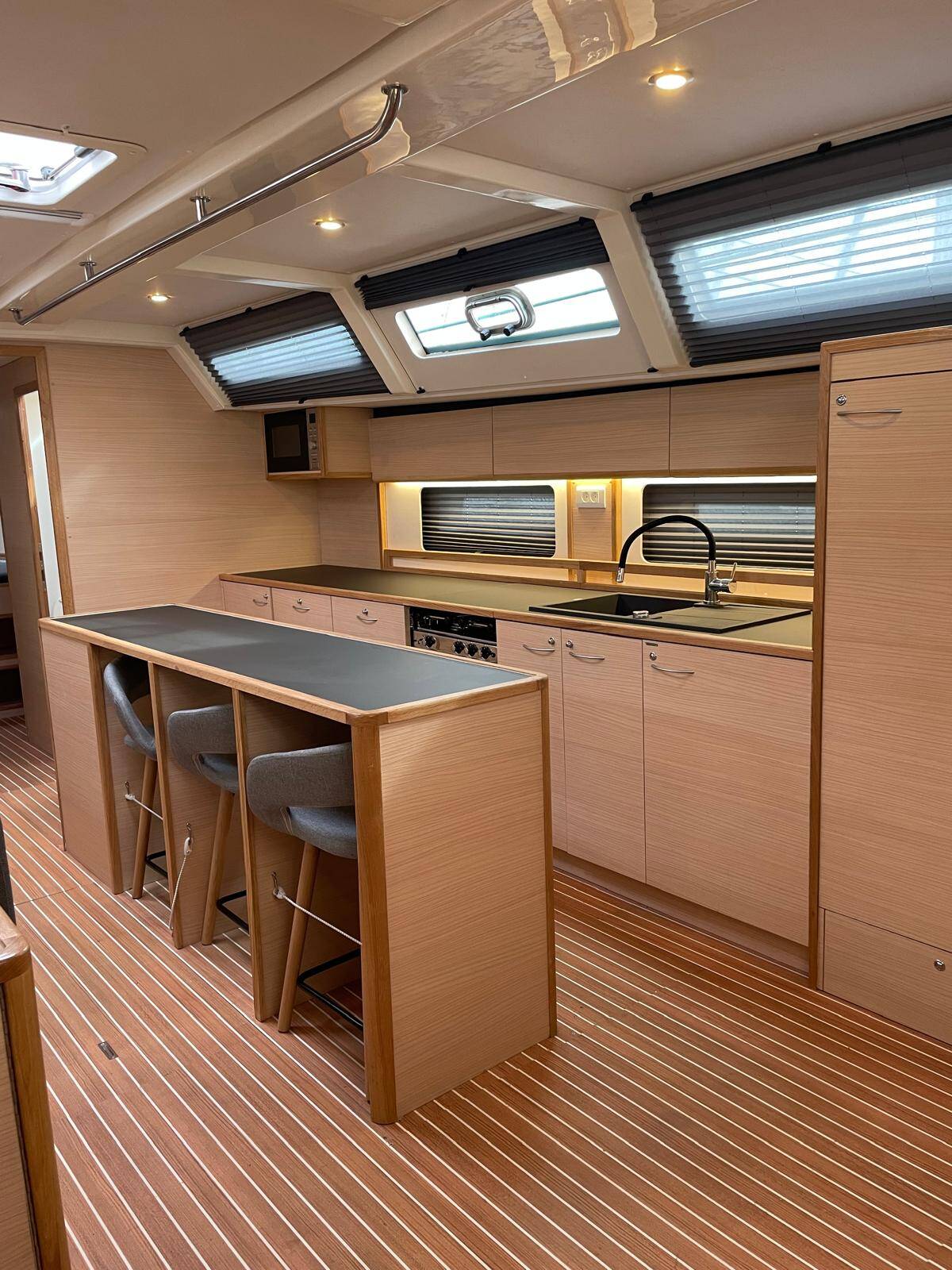 D&D Kufner 54 Exclusive Six on the Sea