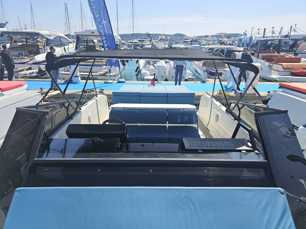 De Antonio D28 Cruiser Zarja