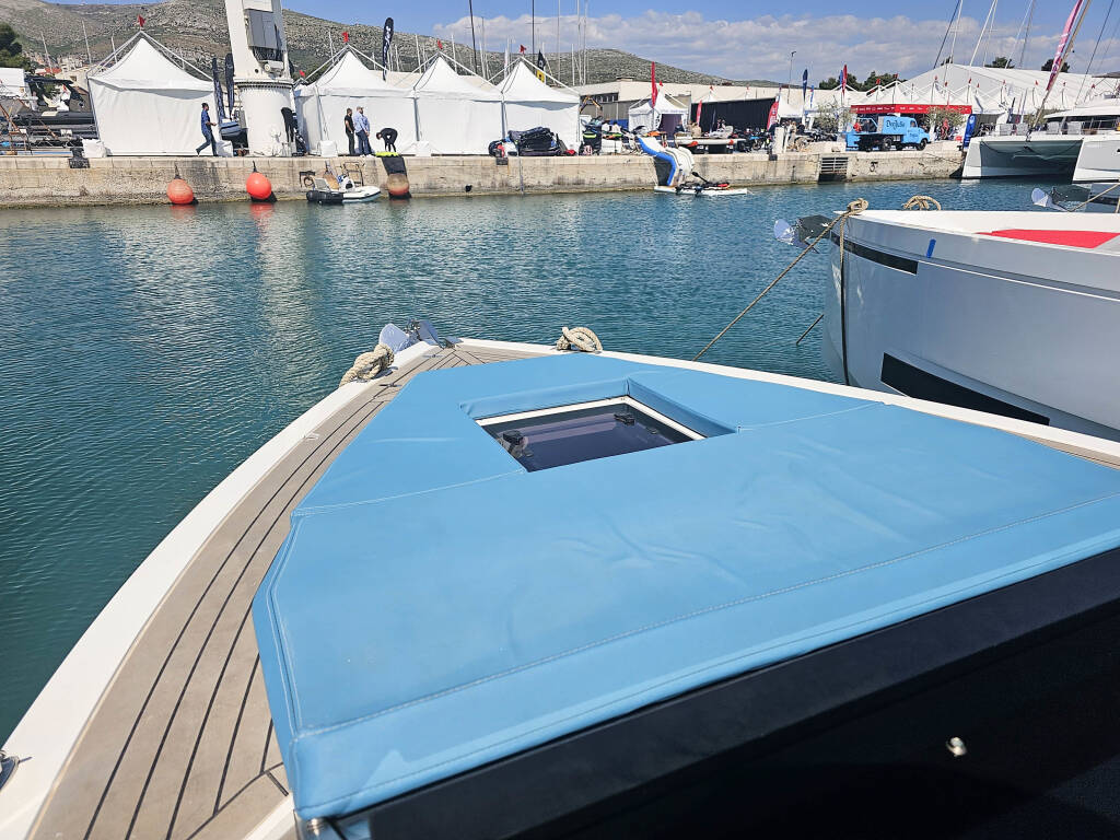De Antonio D28 Cruiser Zarja
