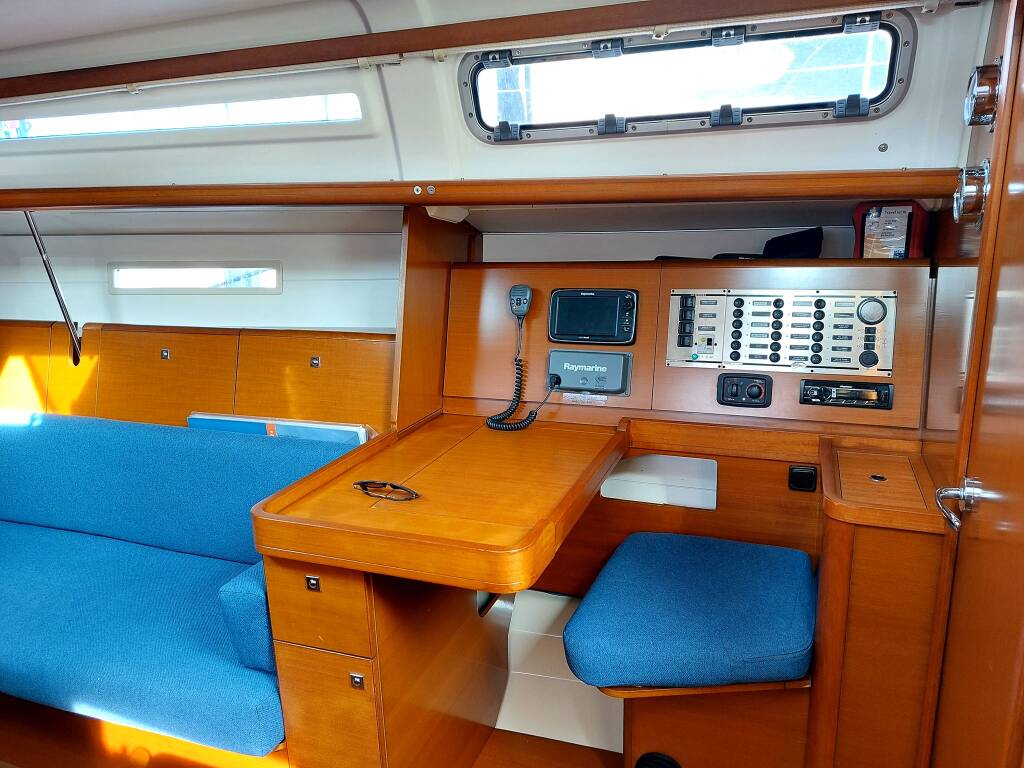 Dufour 34 E Performance Phantom