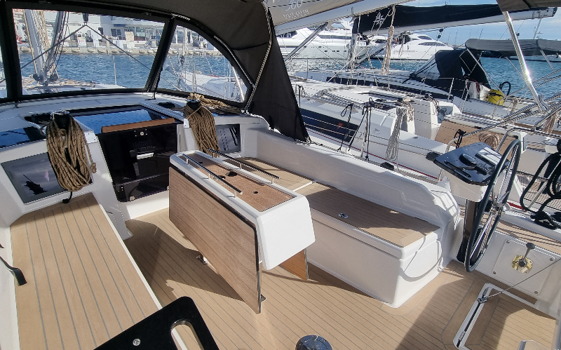 Dufour 37 Skyline