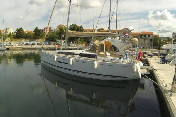 Dufour 375 GL China Girl