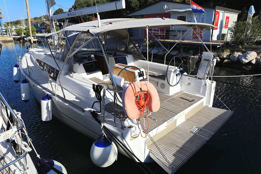 Dufour 382 Sunset