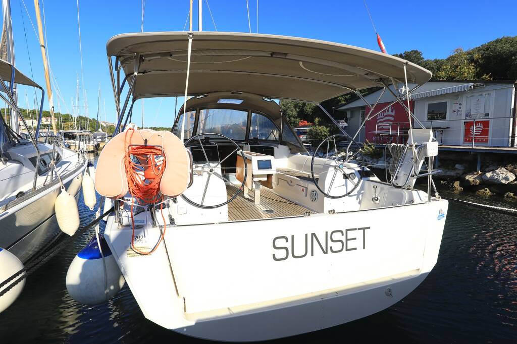 Dufour 382 Sunset