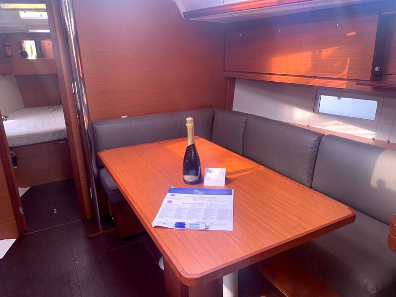 Dufour 390 Grand Large Friend Planet