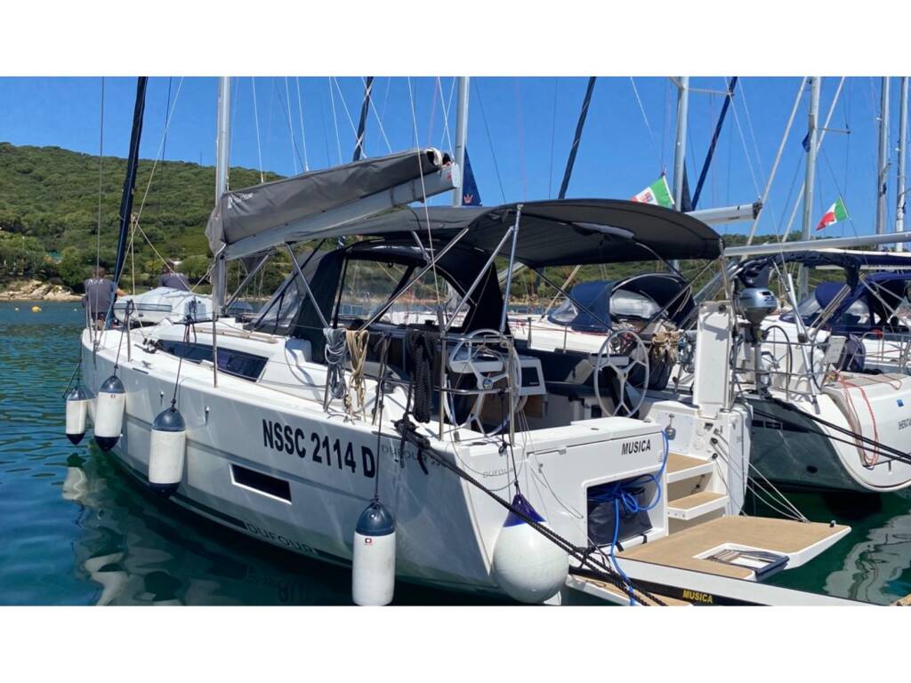 Dufour 390 Grand Large • Musica