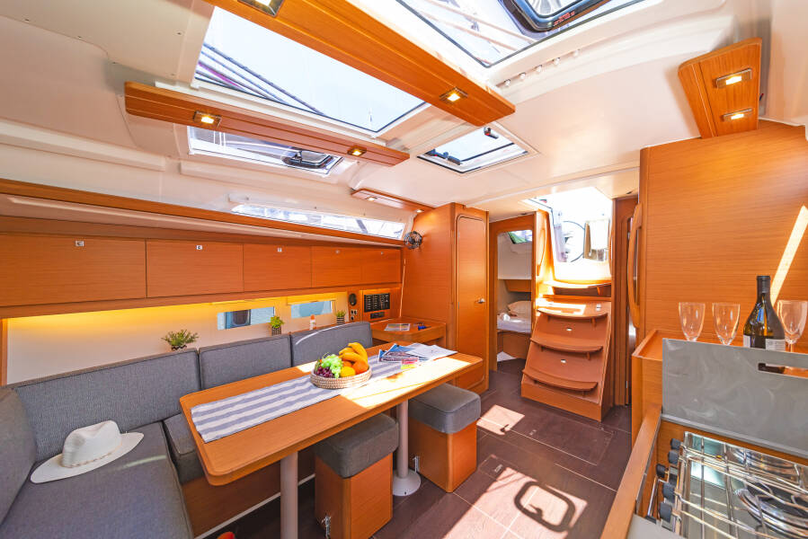 Dufour 390 Easy Living