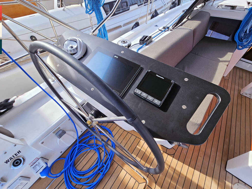 Dufour 41 Grand Large Mila (A/C & gen)