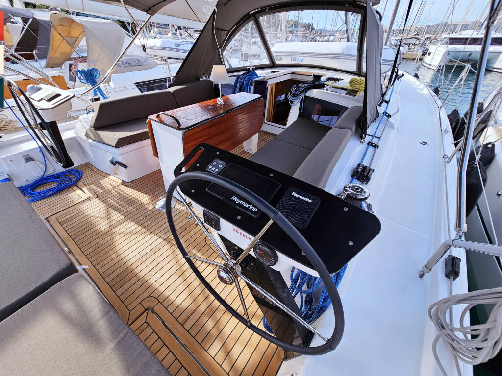 Dufour 41 Ella (A/C & gen)