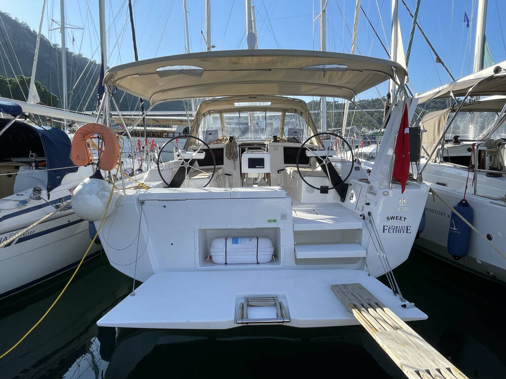 Dufour 430 GL • Sweet
