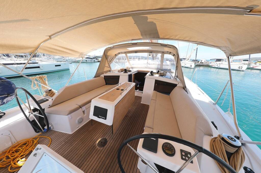 Dufour 430 • GOSAILING