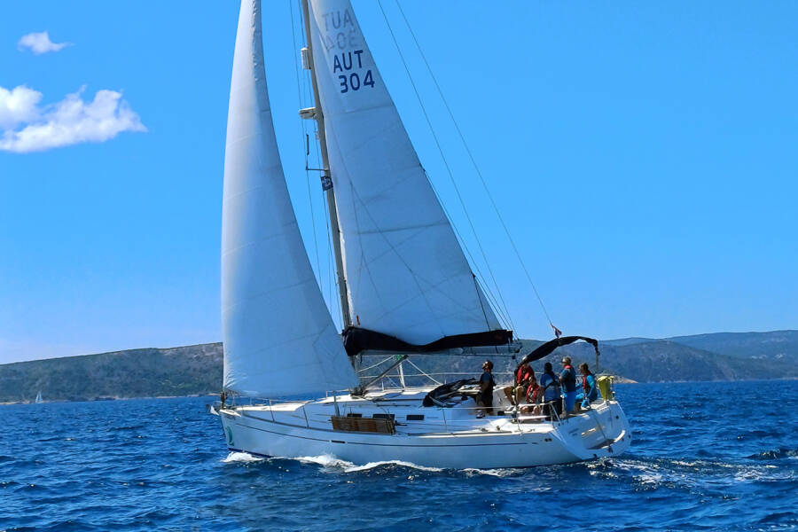 Dufour 44 • Jonathan Pink