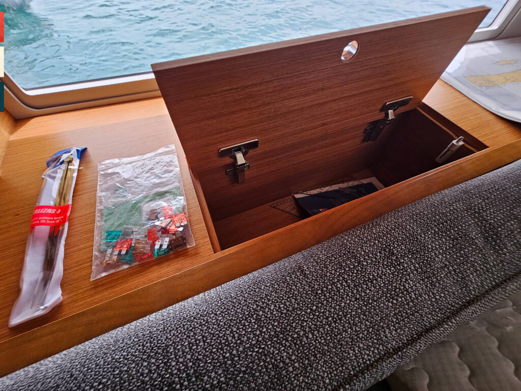 Dufour 470 Grand Large Sonata (A/C & gen)