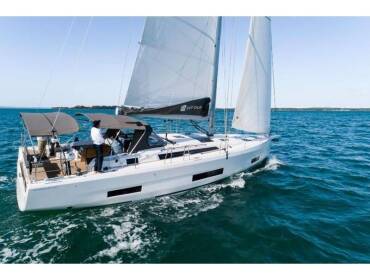 Dufour 470 • ARUBA (Air-conditition in salon, Inverter, Solar, panels, BBQ 1 SUP free of charge)