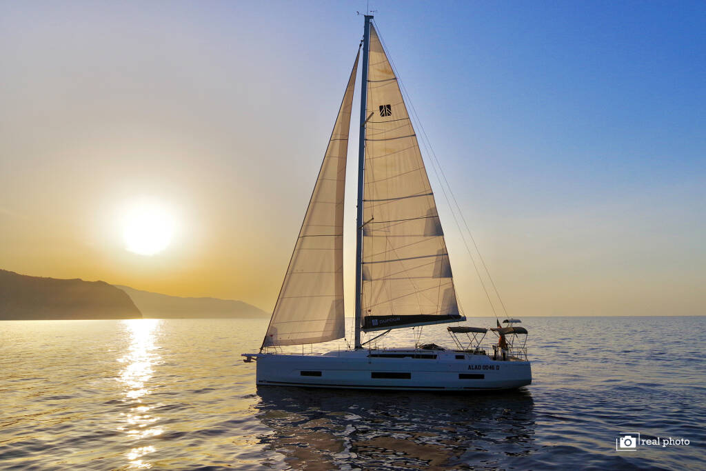 Dufour 470 Perla - Water maker, Solar Panel