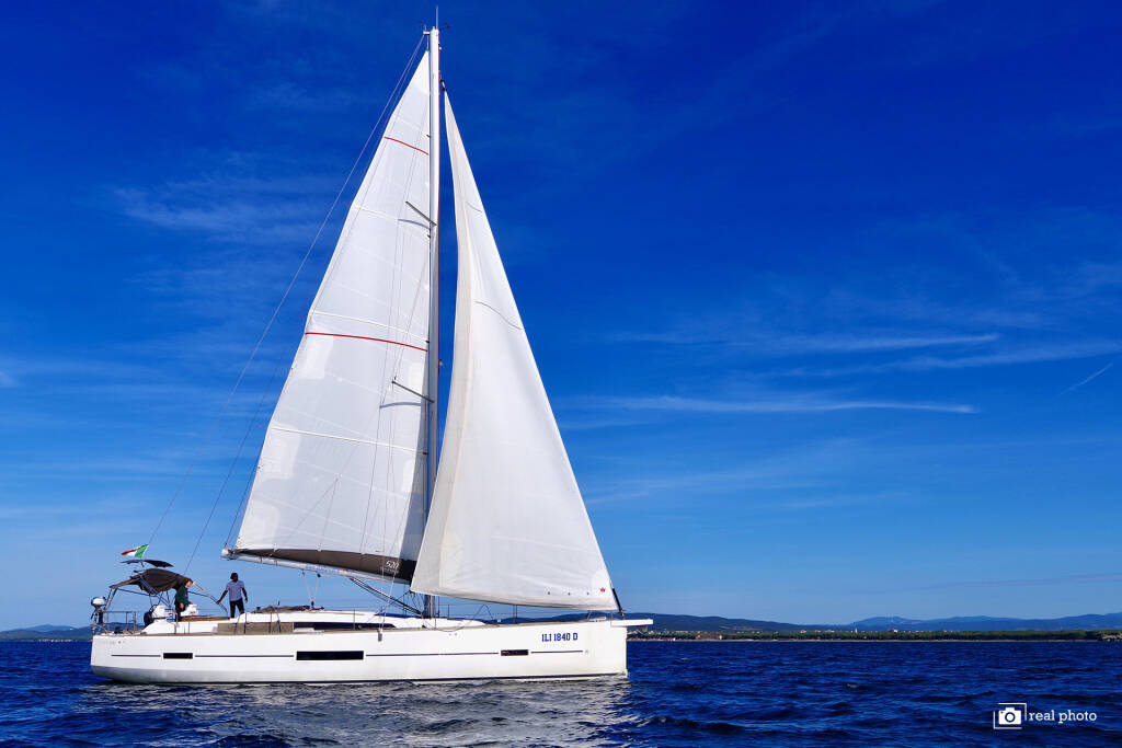 Dufour 520 GL Stella - Water maker, Solar Panel