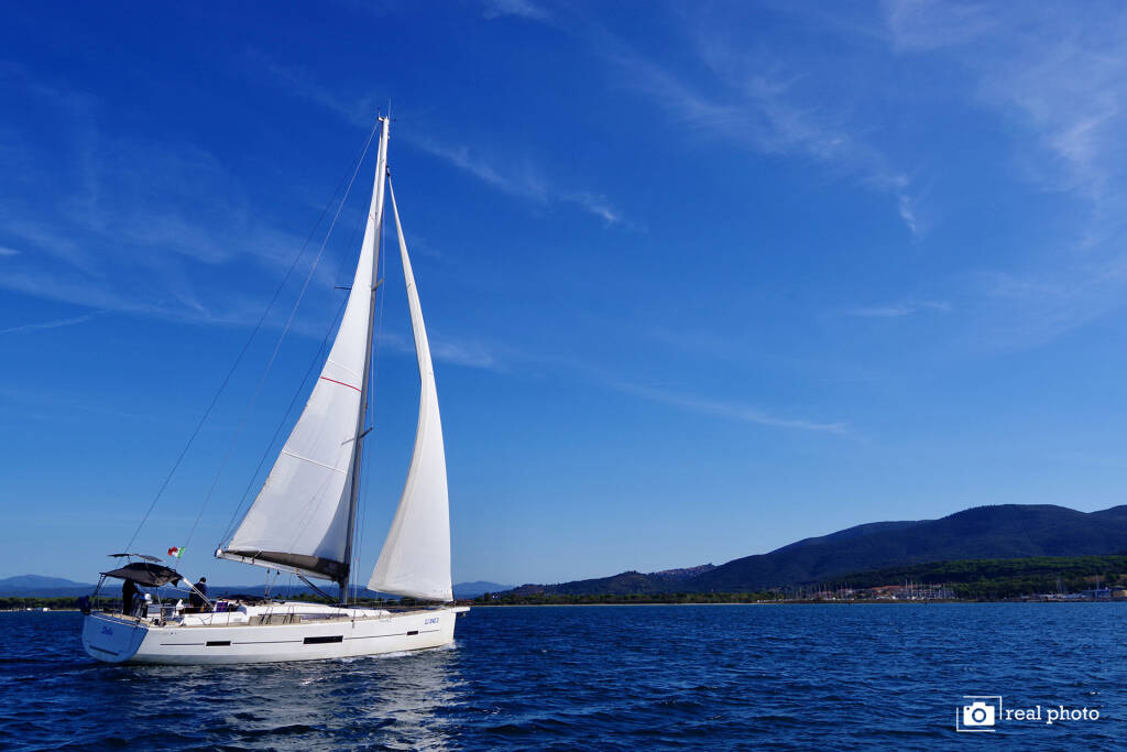 Dufour 520 GL Stella - Water maker, Solar Panel