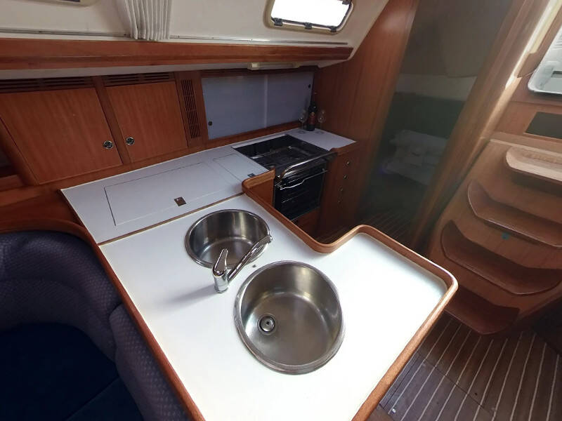 Elan 40 CRNIKA