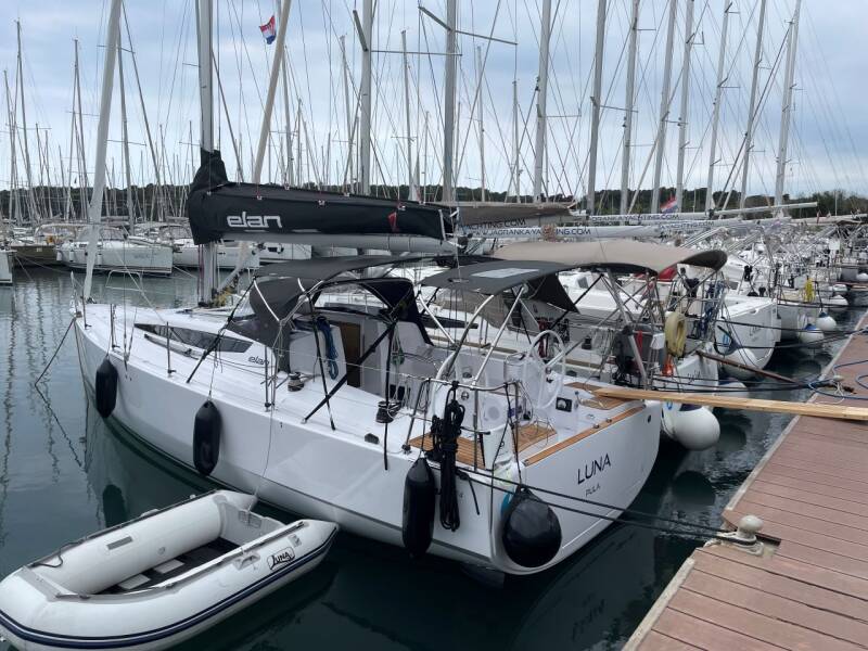 Elan E4 • Luna