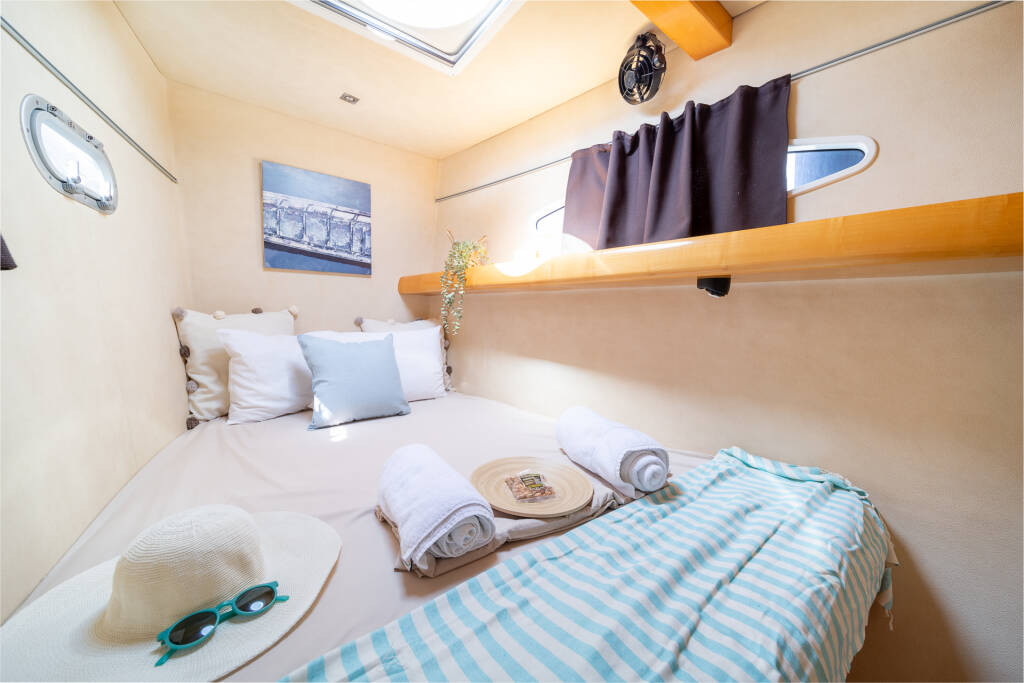 Eleuthera 60 Zorba CAT Cabin 1