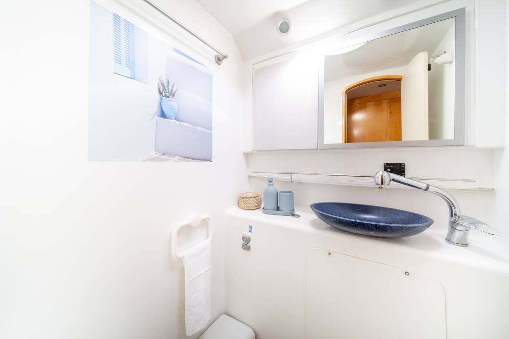 Eleuthera 60 Zorba CAT Cabin 2
