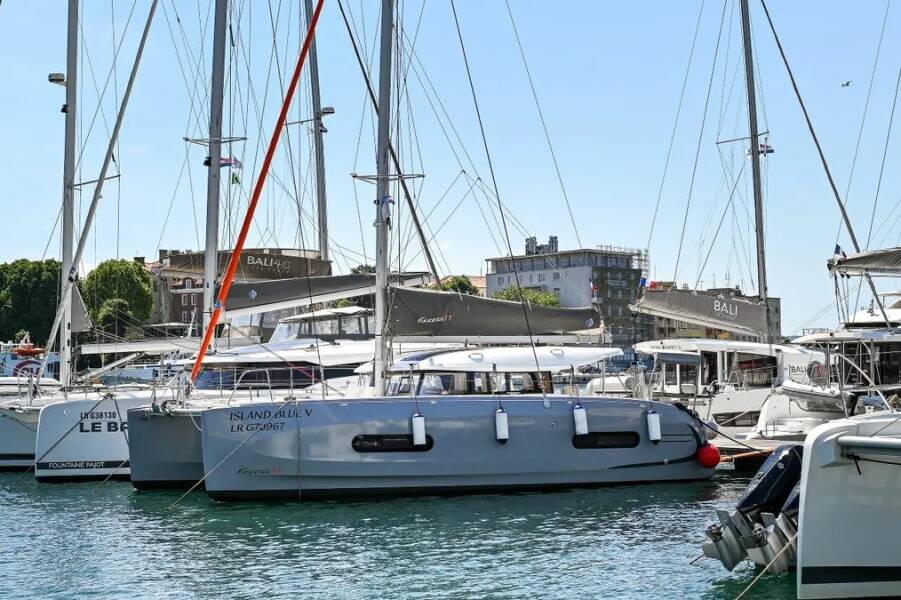 Excess 11 • Island Blue V