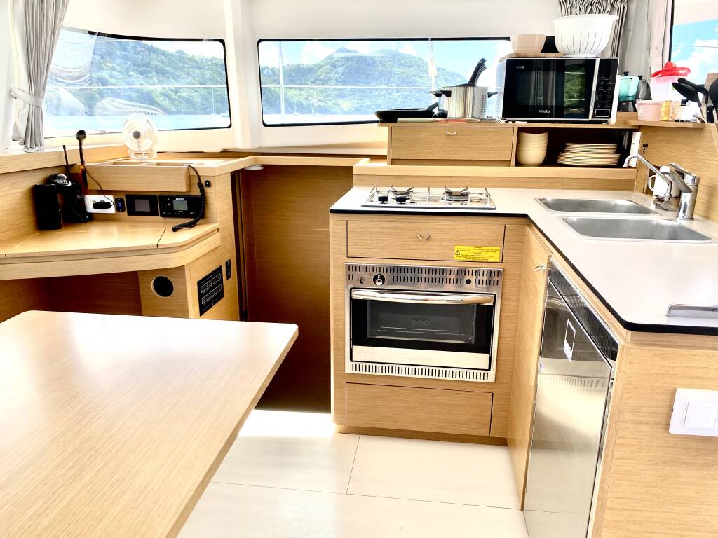 Excess 11 YEMAYA Denia BAREBOAT