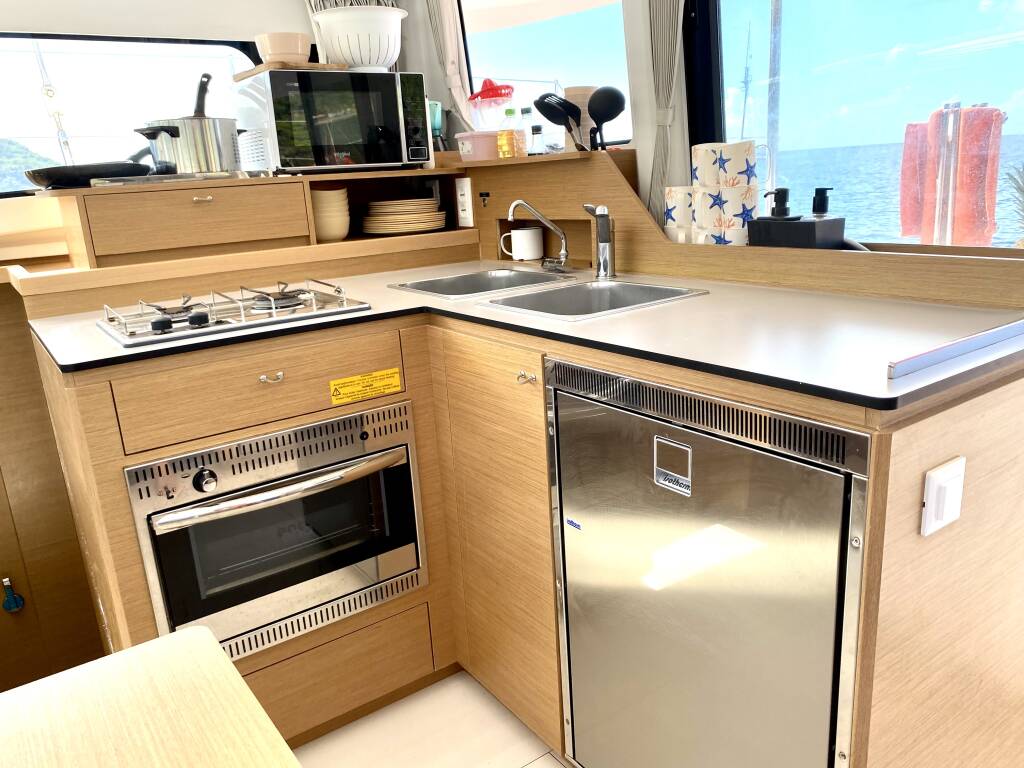 Excess 11 MOANA Denia CREWED