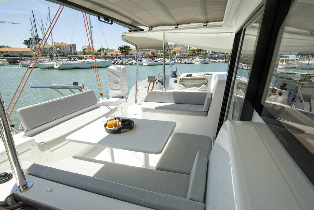 Excess 11 ALIA (Solar Panels, Electric WC, convertible saloon table, 1 SUP free of charge)