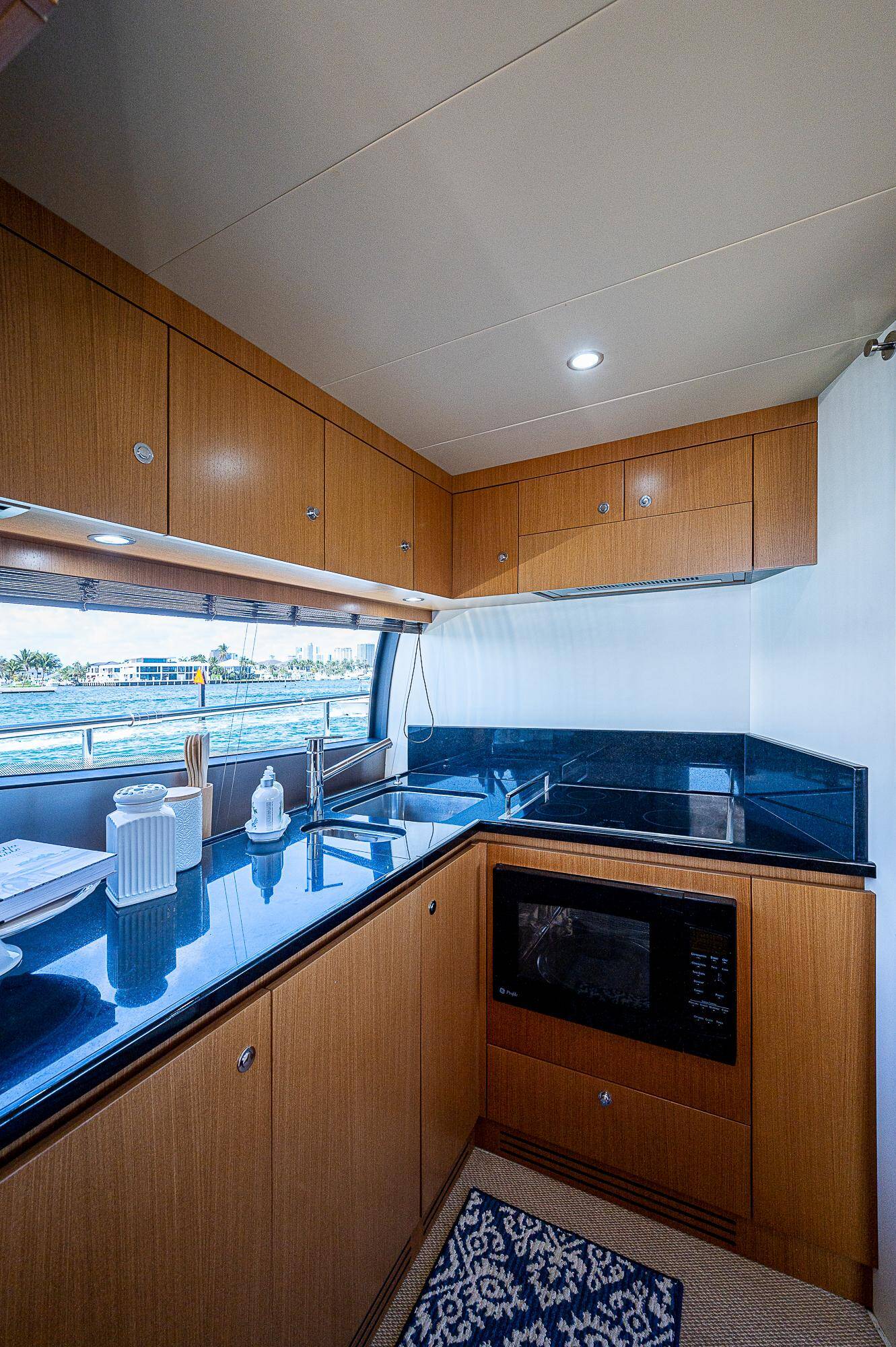 Ferretti 630 ESCAPE