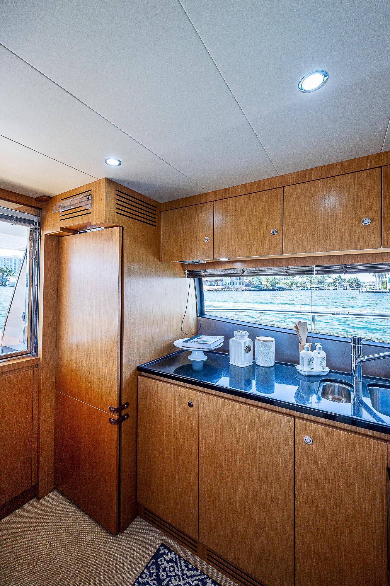 Ferretti 630 ESCAPE