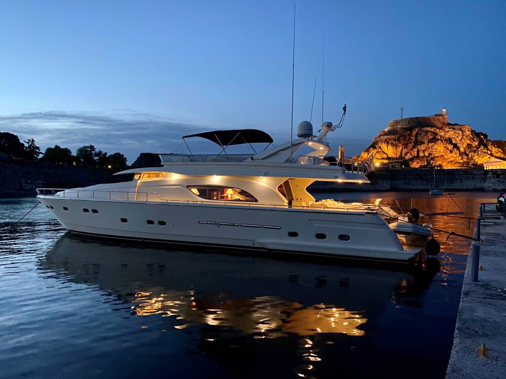 Ferretti 80 Kentavros II