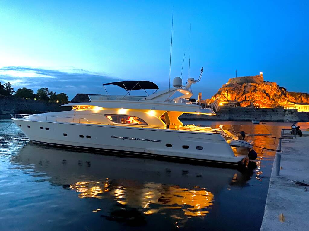 Ferretti 80 Kentavros II