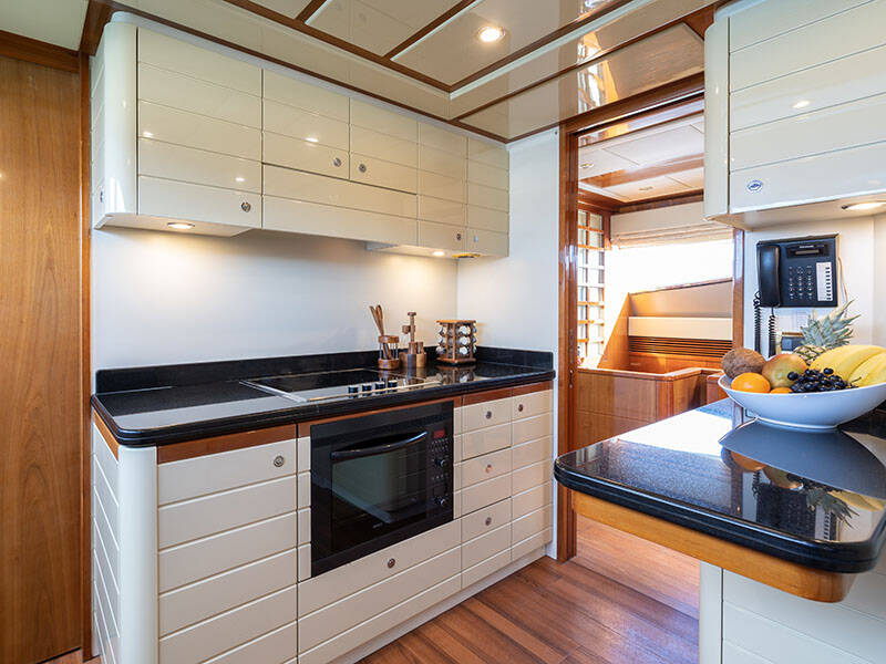 Ferretti 880 Estia YI