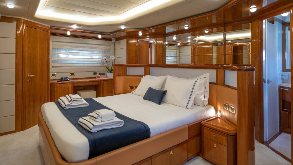 Ferretti 880 ESTIA YI