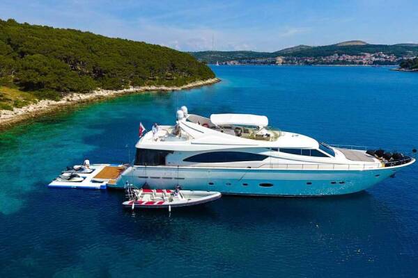 Ferretti Yachts 880 • Miss Katarina