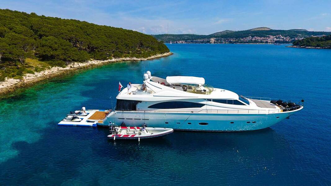 Ferretti Yachts 880 Miss Katarina