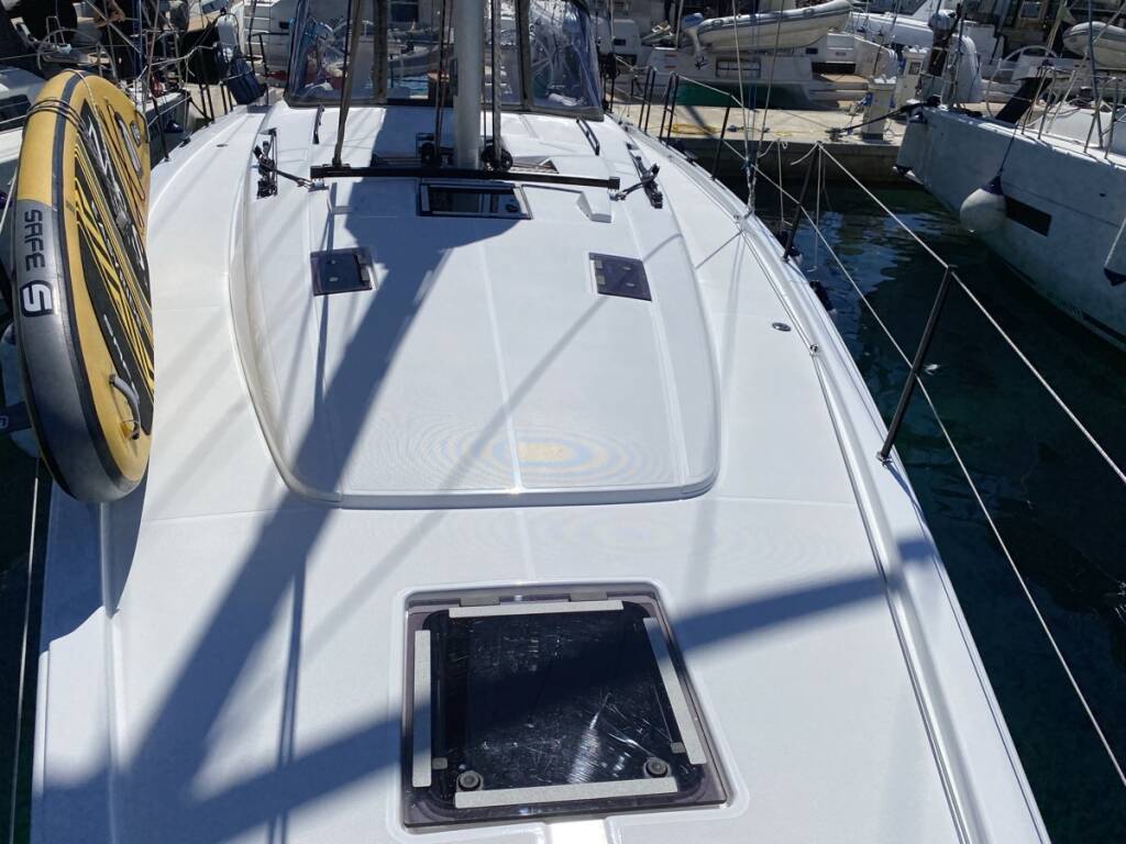 First 44 Saetta