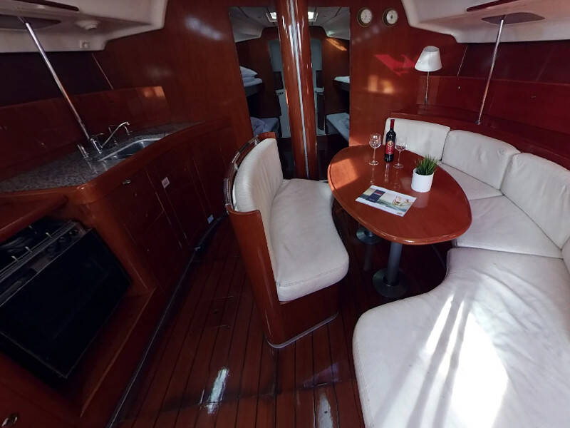 First 47.7 FIRST CLASS II