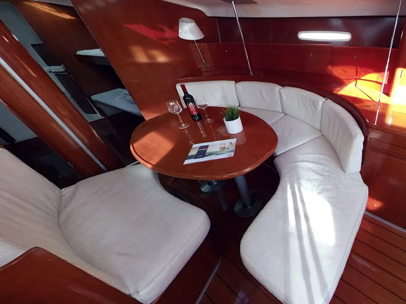 First 47.7 FIRST CLASS II