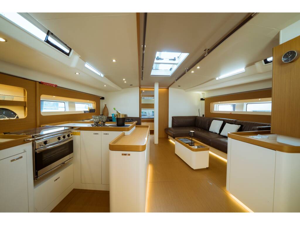 First 53 Ottima - Premium Crewed line