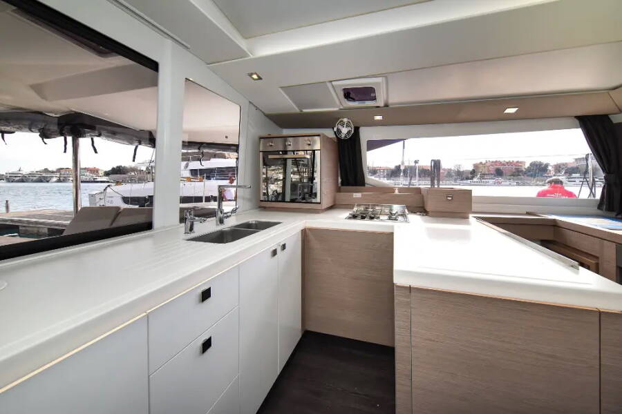 Fountaine Pajot Astrea 42 Le Bart