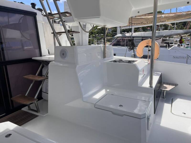 Fountaine Pajot Astrea 42 VENT D'ARGUIN