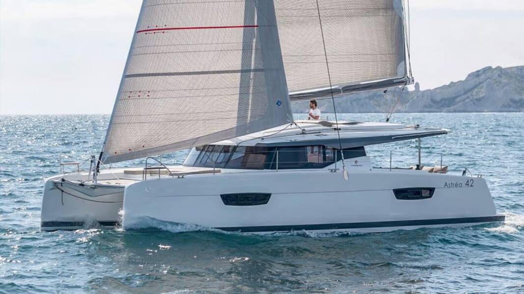 Fountaine Pajot Astrea 42 • Satellite
