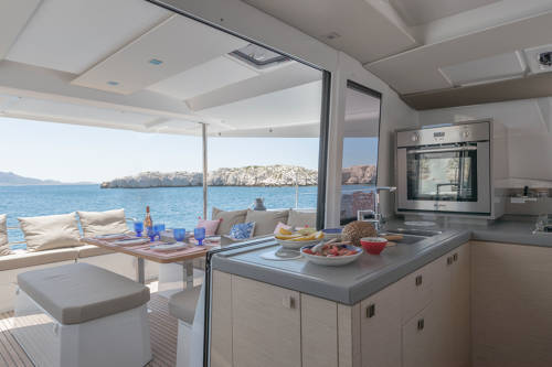 Fountaine Pajot Astrea 42 Bollinger